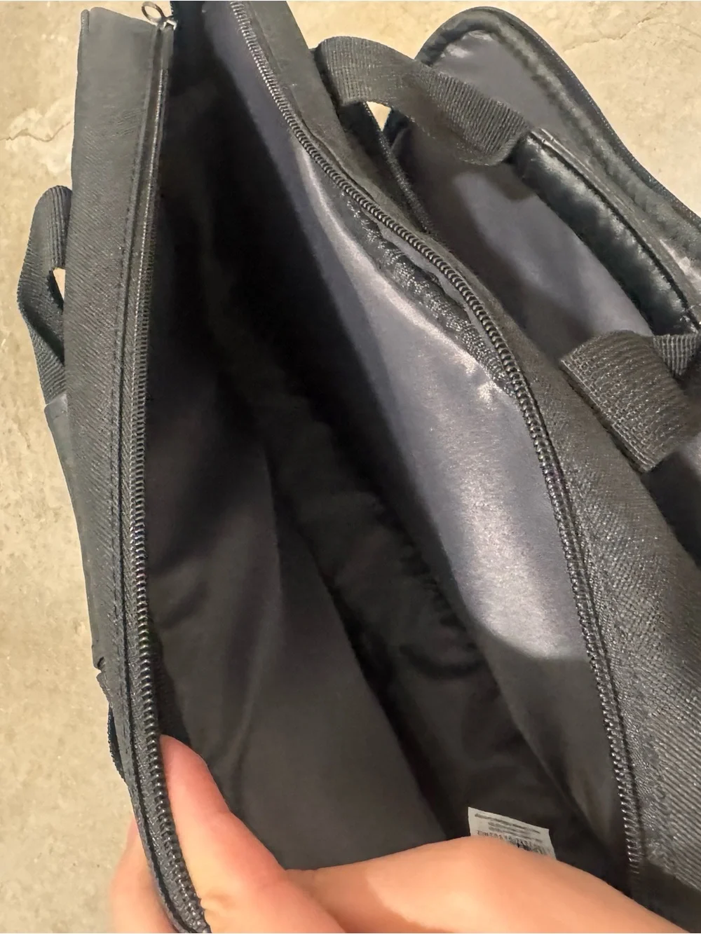 Targus Black Men's Laptop Messenger Bag with Shoulder Strap